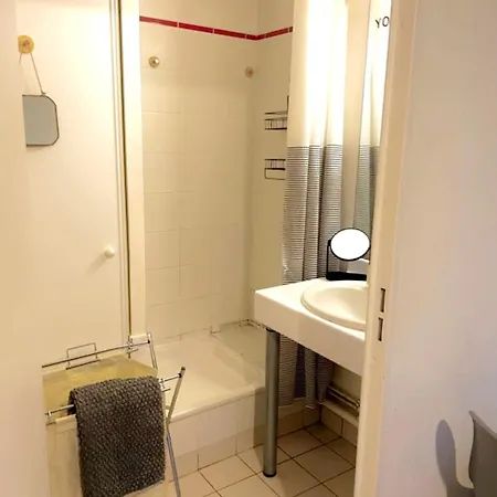 Aux Charmes De * Courbevoie